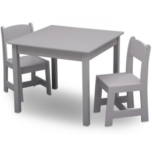 MESA CON 2 SILLAS